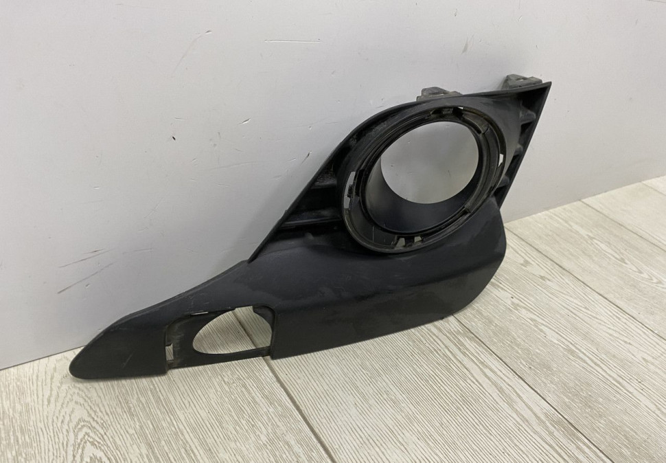 Решетка противотуманной фары правая Renault Logan 2 рестайлингт OEM 261A20914R Решетка противотуманной фары правая Renault Logan 2 рестайлингт OEM 261A20914R