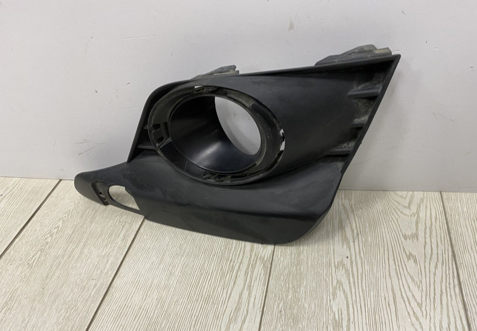 Решетка противотуманной фары правая Renault Logan 2 рестайлингт OEM 261A20914R Решетка противотуманной фары правая Renault Logan 2 рестайлингт OEM 261A20914R