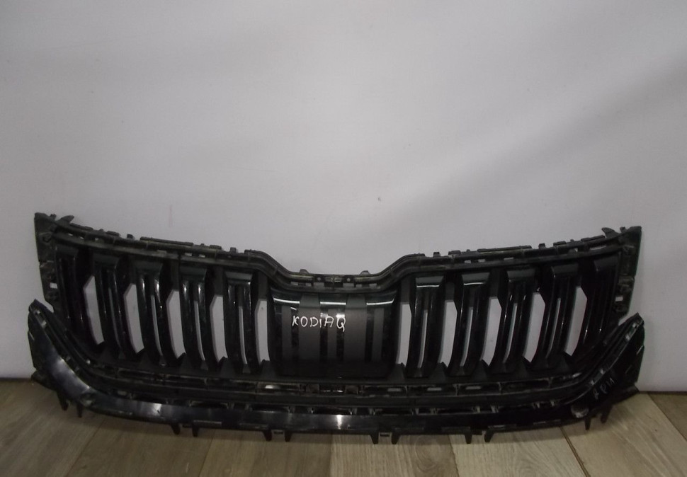 Решетка радиатора бу Skoda Kodiaq OEM 565853653A