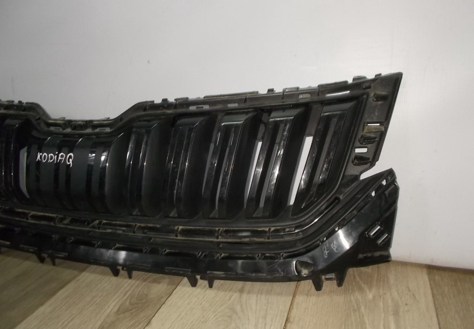 Решетка радиатора бу Skoda Kodiaq OEM 565853653A