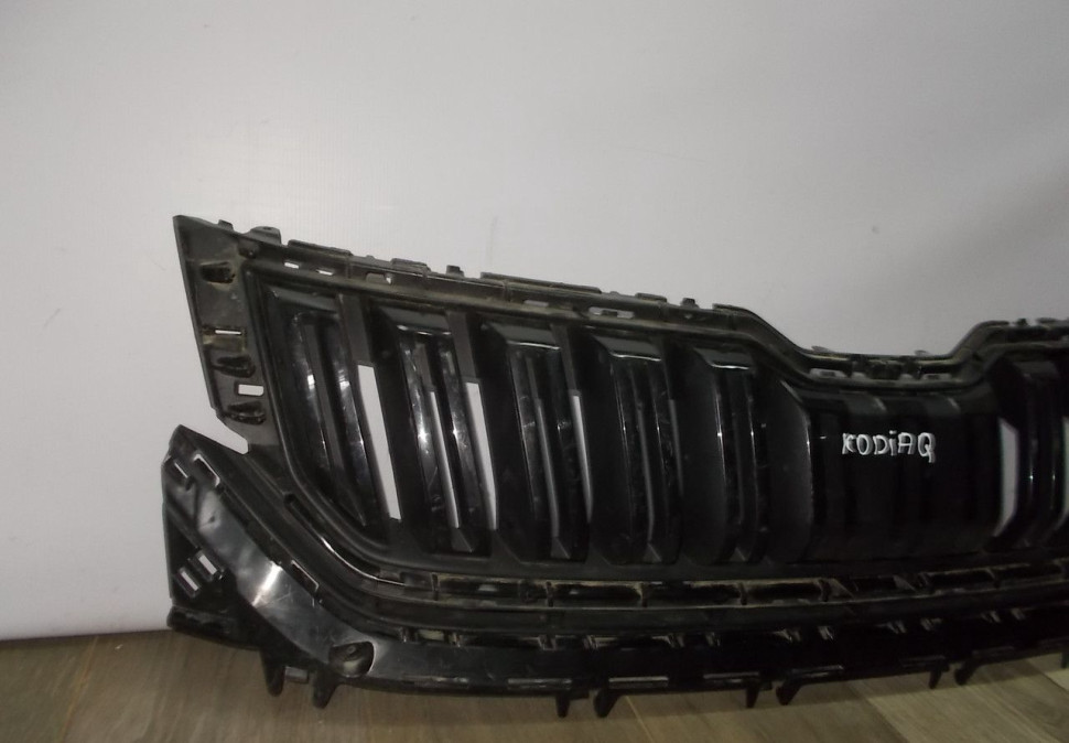 Решетка радиатора бу Skoda Kodiaq OEM 565853653A