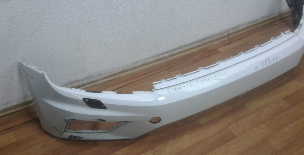Бампер передний Volkswagen Tiguan 2 oem 5NR807221 (потертость) (скл-3) Бампер передний Volkswagen Tiguan 2 oem 5NR807221 (потертость) (скл-3)
