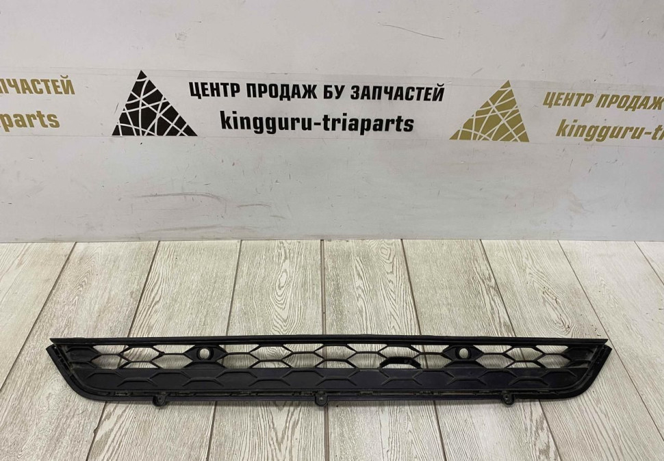 Решетка переднего бампера Volkswagen Tiguan 2 2016-2020 дорестайлинг oem 5NA853677A