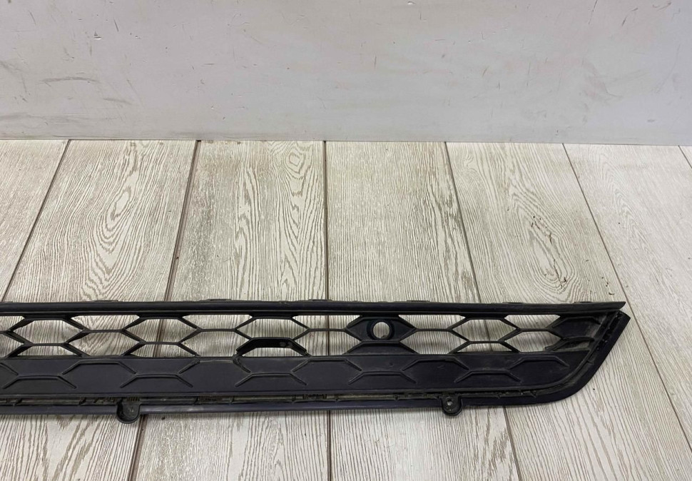 Решетка переднего бампера Volkswagen Tiguan 2 2016-2020 дорестайлинг oem 5NA853677A Решетка переднего бампера Volkswagen Tiguan 2 2016-2020 дорестайлинг oem 5NA853677A