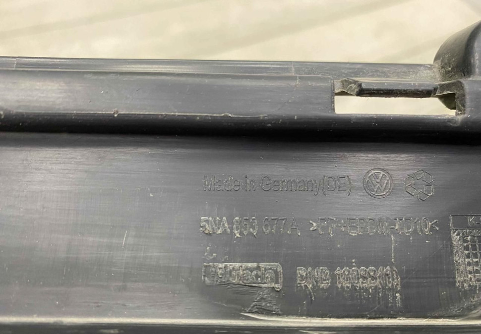 Решетка переднего бампера Volkswagen Tiguan 2 2016-2020 дорестайлинг oem 5NA853677A Решетка переднего бампера Volkswagen Tiguan 2 2016-2020 дорестайлинг oem 5NA853677A