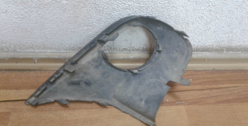 Решетка птф правая Volkswagen Touareg (02>) oem 7l6853664h