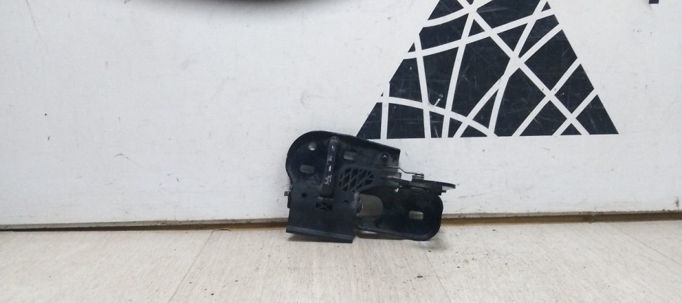 Замок капота Volkswagen Passat B6 oem 3C0823480 Замок капота Volkswagen Passat B6 oem 3C0823480