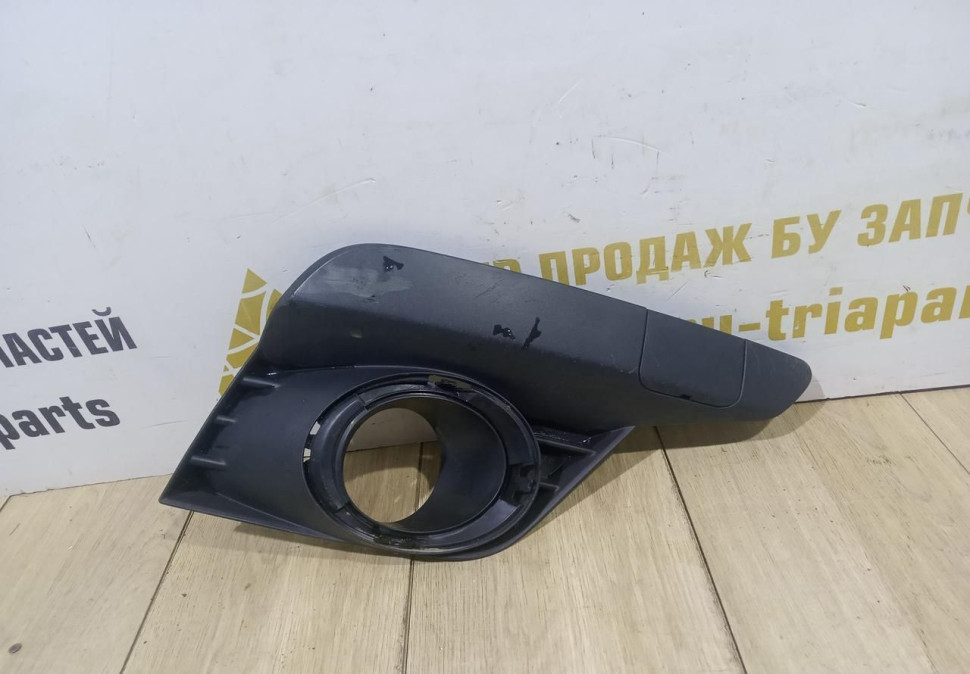 Решетка противотуманной фары правая бу Renault Logan 2 рестайлингт OEM 261A20914R