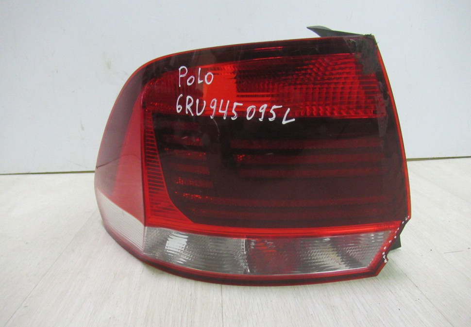 Фонарь левый Volkswagen Polo 5 рест 15- oem 6RU945095L (скол на стекле)