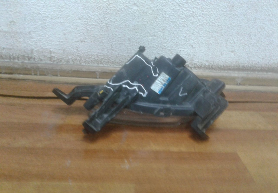 Фара Птф левая Hyundai Tucson 3 oem 92201d7000 ( трещины в корпусе) Фара Птф левая Hyundai Tucson 3 oem 92201d7000 ( трещины в корпусе)