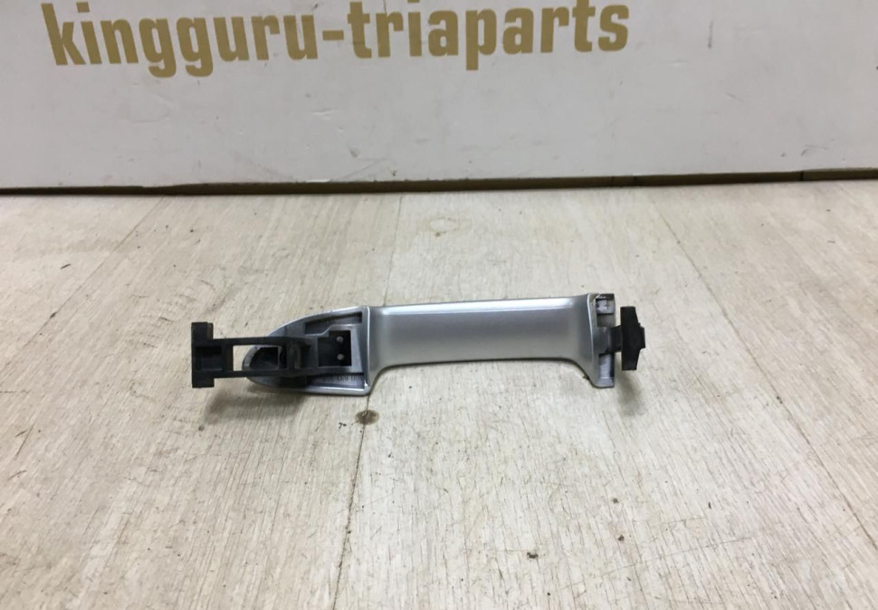 Ручка двери наружная задняя левая Volkswagen Passat B6 2005-2010 oem 3C0837205