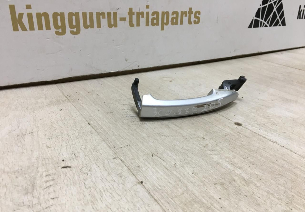 Ручка двери наружная задняя левая Volkswagen Passat B6 2005-2010 oem 3C0837205 Ручка двери наружная задняя левая Volkswagen Passat B6 2005-2010 oem 3C0837205