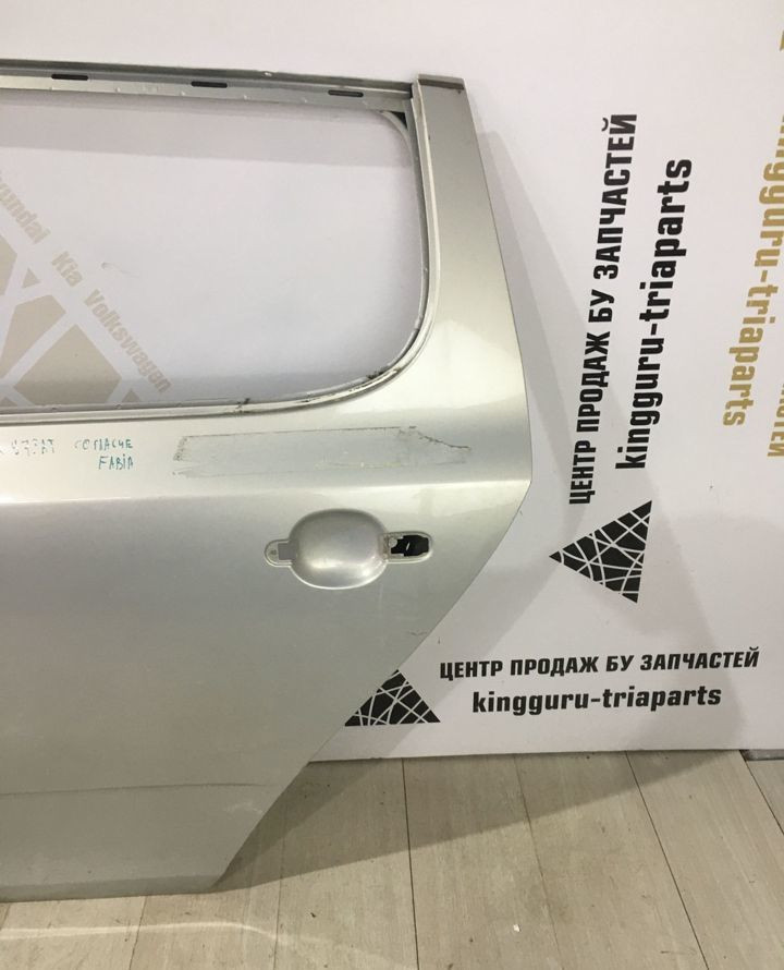 Дверь задняя левая Skoda Fabia 2 OEM 5J6833051 Дверь задняя левая Skoda Fabia 2 OEM 5J6833051