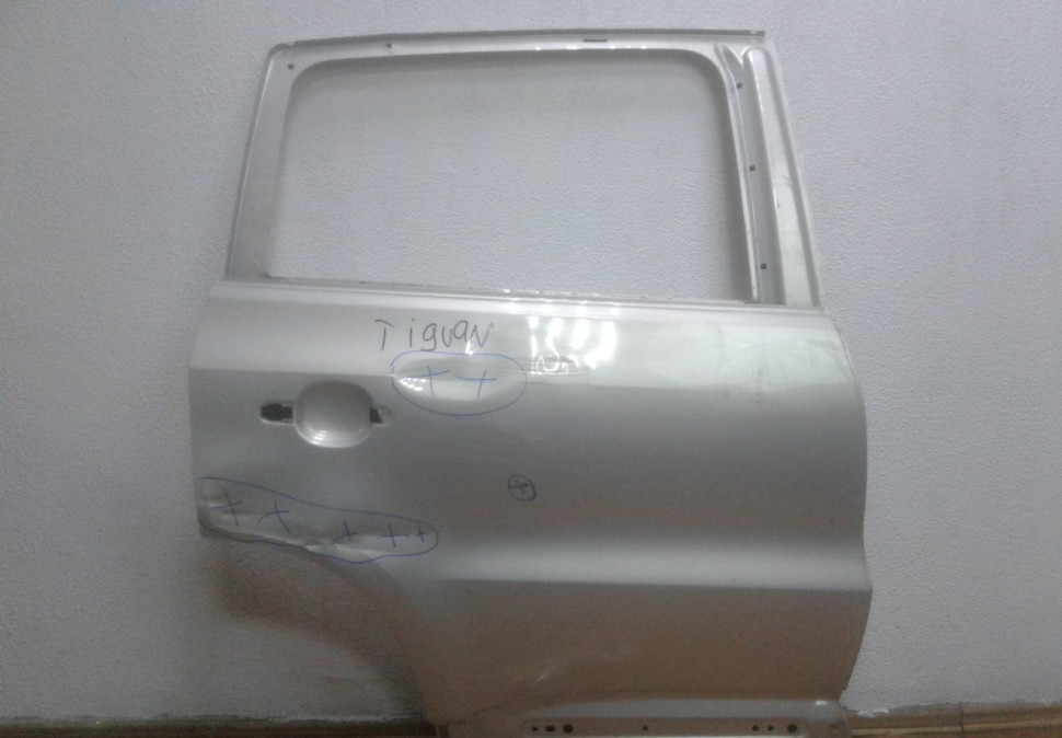 Дверь задняя правая Volkswagen Tiguan 1 oem 5N0833311B (вмятины)