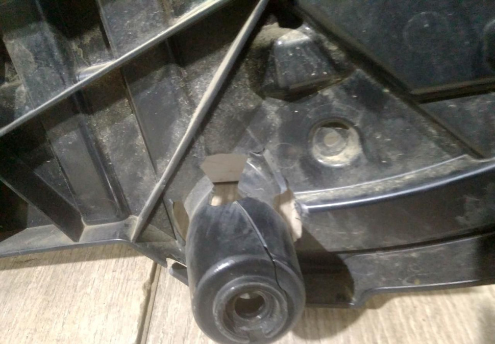 Кронштейн заднего бампера левый бу BMW X4 F26 OEM 51127338759 Кронштейн заднего бампера левый бу BMW X4 F26 OEM 51127338759