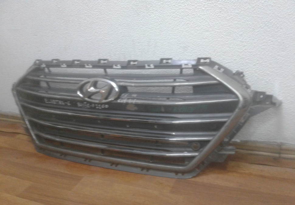 Решетка радиатора Hyundai Elantra 6 AD oem 86351f2100 (потертости ) Решетка радиатора Hyundai Elantra 6 AD oem 86351f2100 (потертости )