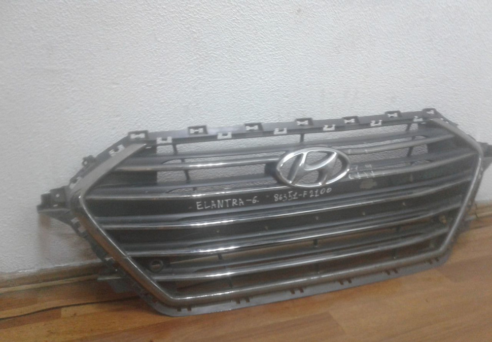 Решетка радиатора Hyundai Elantra 6 AD oem 86351f2100 (потертости ) Решетка радиатора Hyundai Elantra 6 AD oem 86351f2100 (потертости )