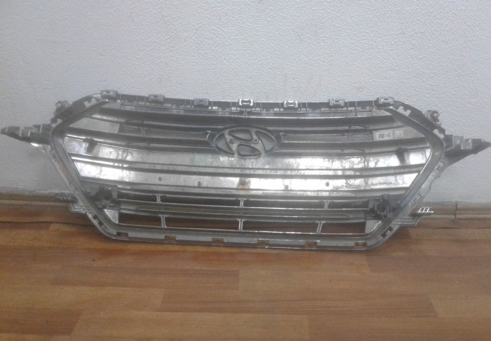 Решетка радиатора Hyundai Elantra 6 AD oem 86351f2100 (потертости ) Решетка радиатора Hyundai Elantra 6 AD oem 86351f2100 (потертости )