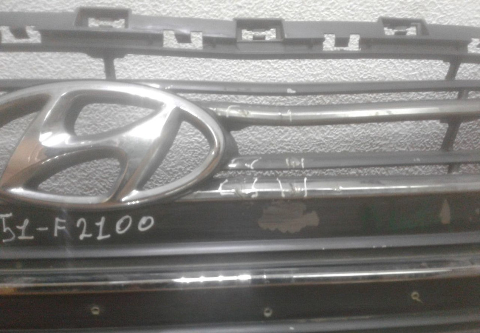 Решетка радиатора Hyundai Elantra 6 AD oem 86351f2100 (потертости ) Решетка радиатора Hyundai Elantra 6 AD oem 86351f2100 (потертости )
