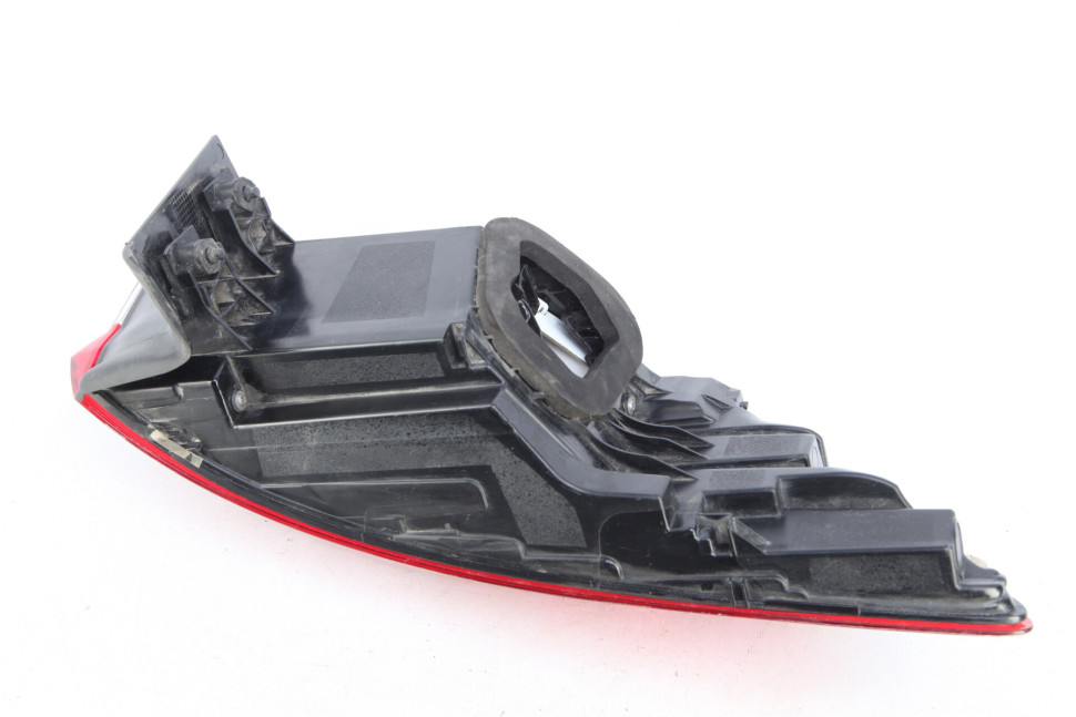 Фонарь диодный правый внешний Skoda Kodiaq OEM 565945208A