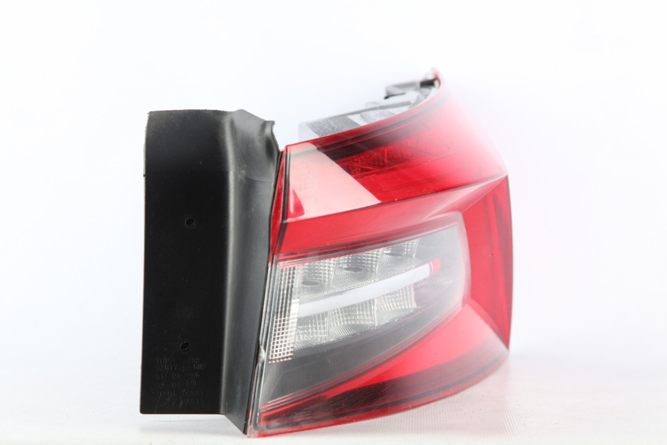 Фонарь диодный правый внешний Skoda Kodiaq OEM 565945208A