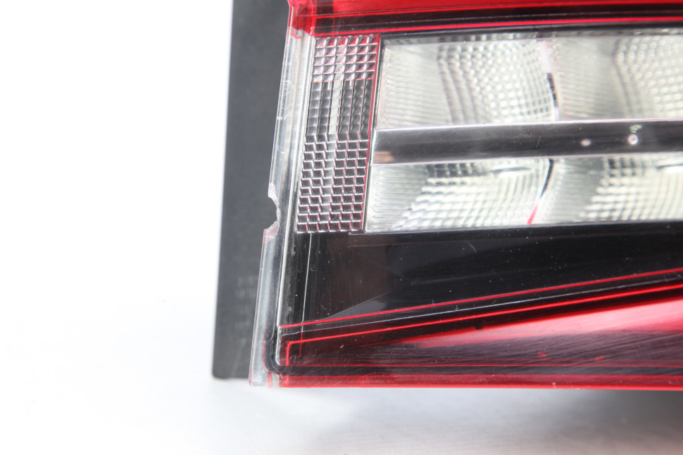 Фонарь диодный правый внешний Skoda Kodiaq OEM 565945208A