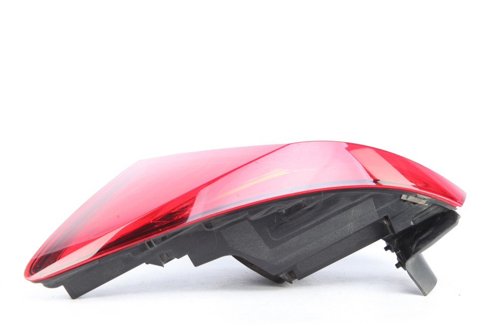 Фонарь диодный правый внешний Skoda Kodiaq OEM 565945208A