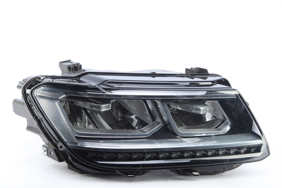 Фара правая LED Volkswagen Tiguan 2 дорестайлинг 2016 OEM 5NB941774