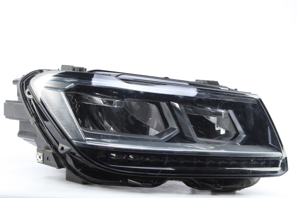 Фара правая LED Volkswagen Tiguan 2 дорестайлинг 2016 OEM 5NB941774