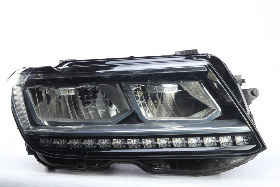 Фара правая LED Volkswagen Tiguan 2 дорестайлинг 2016 OEM 5NB941774