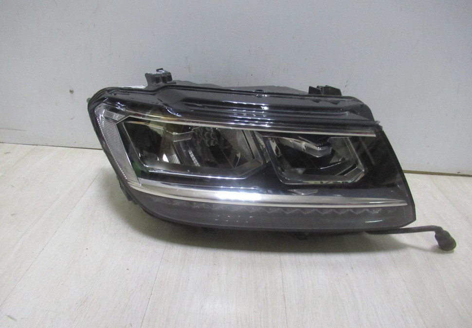 Фара правая LED Volkswagen Tiguan 2 дорестайлинг 2016 OEM 5NB941774
