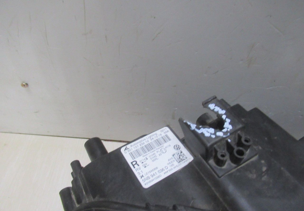 Фара правая LED Volkswagen Tiguan 2 дорестайлинг 2016 OEM 5NB941774