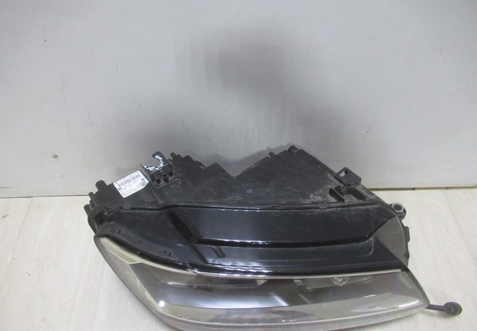 Фара правая LED Volkswagen Tiguan 2 дорестайлинг 2016 OEM 5NB941774