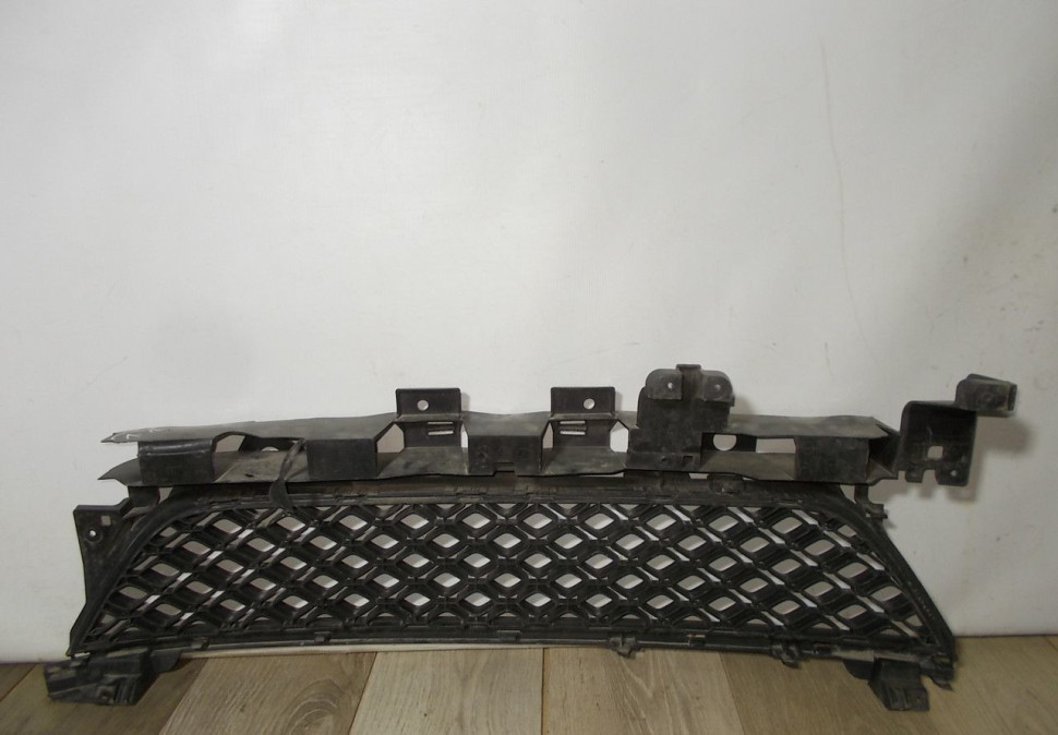 Решетка переднего бампера бу Renault Sandero Stepway 2 OEM 622548039R