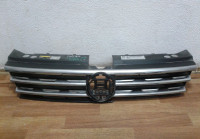 Решетка радиатора Volkswagen Tiguan 2 (17&gt;) (слом. часть) oem 5NA853653