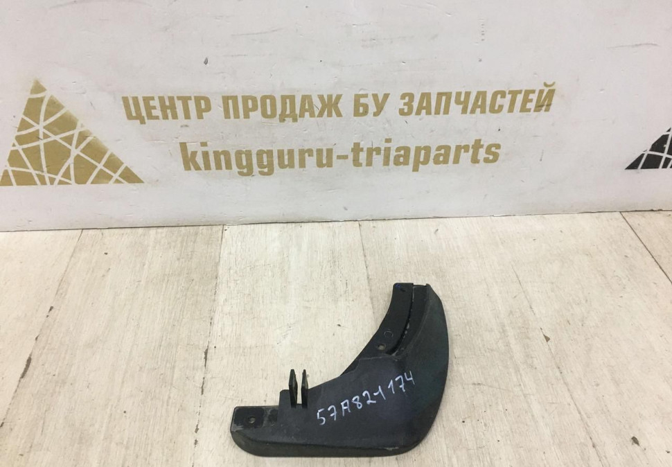 Брызговик передний правый Skoda Karoq OEM 57A821174A