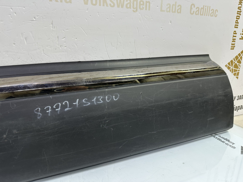 Молдинг двери передний левый Hyundai Santa Fe 4 2018> oem 87721S1300