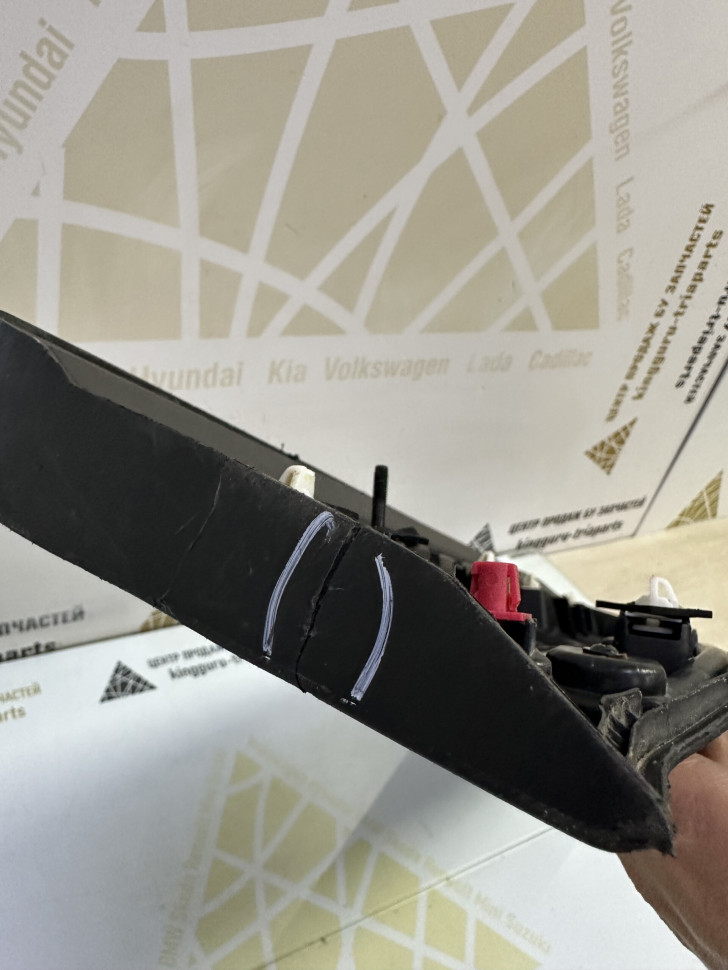 Молдинг двери передний левый Hyundai Santa Fe 4 2018> oem 87721S1300