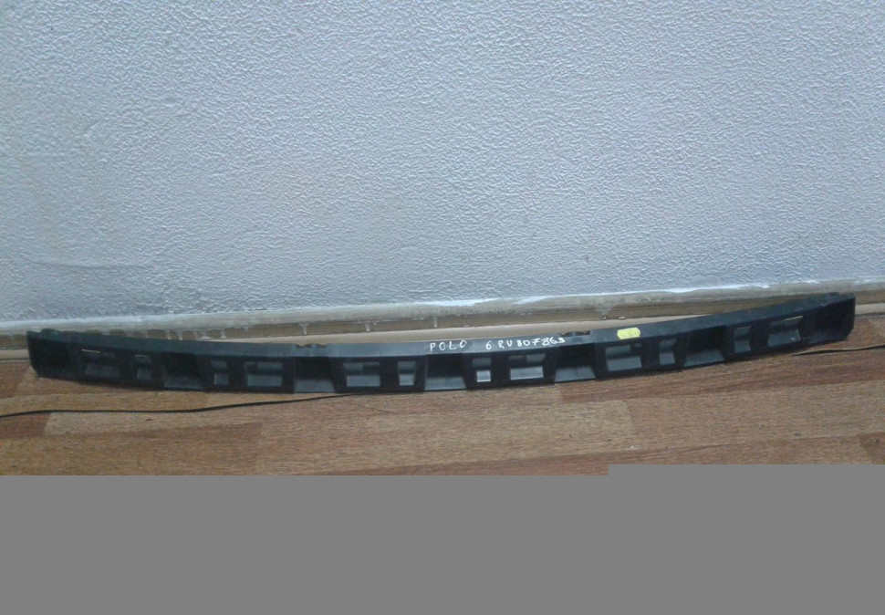 Кронштейн заднего бампера центр Volkswagen Polo седан oem 6ru807863