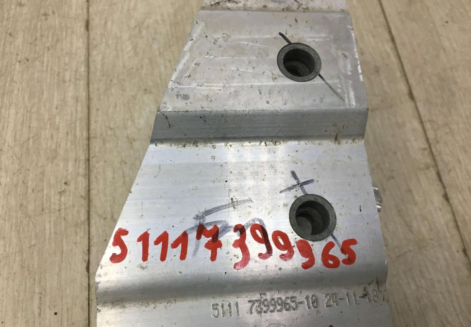 Кронштейн усилителя переднего бампера боковой левый BMW X3 G01 OEM 51117399965