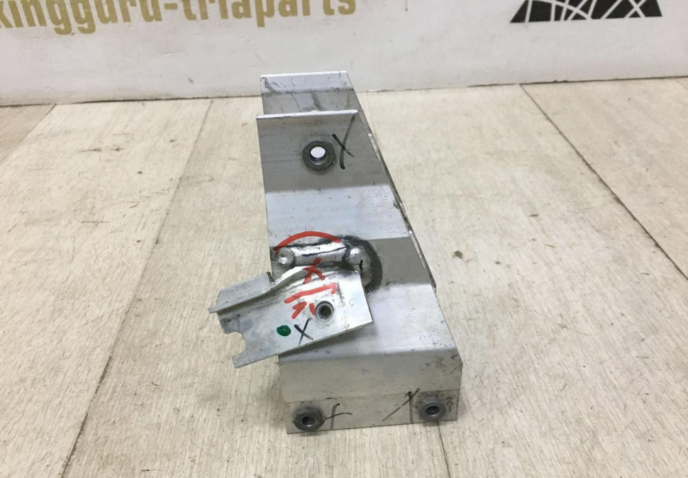 Кронштейн усилителя переднего бампера боковой левый BMW X3 G01 OEM 51117399965