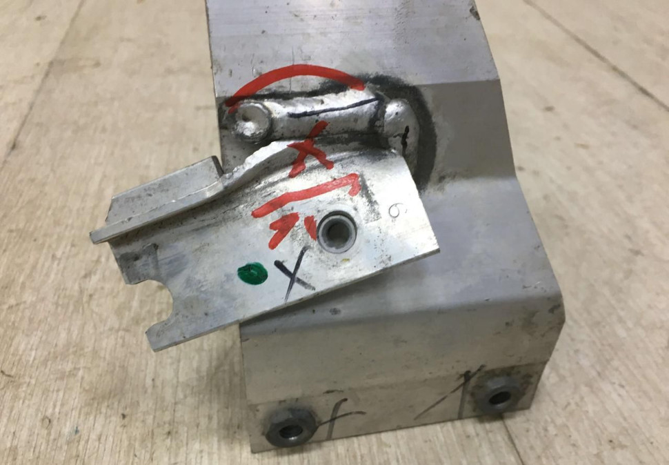 Кронштейн усилителя переднего бампера боковой левый BMW X3 G01 OEM 51117399965 Кронштейн усилителя переднего бампера боковой левый BMW X3 G01 OEM 51117399965