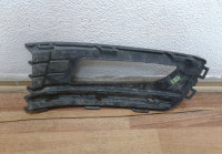 Решетка рамка птф правая Volkswagen Polo рестайл oem 6ru853666 (трещина) (скл-3)