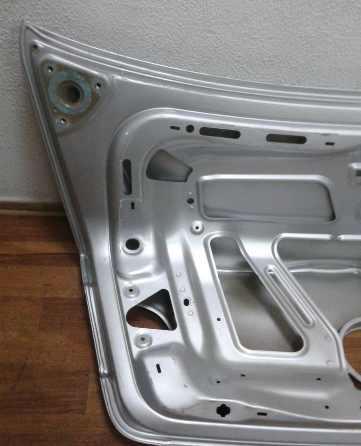 Крышка багажника Volskwagen Passat B6 (вмятина)