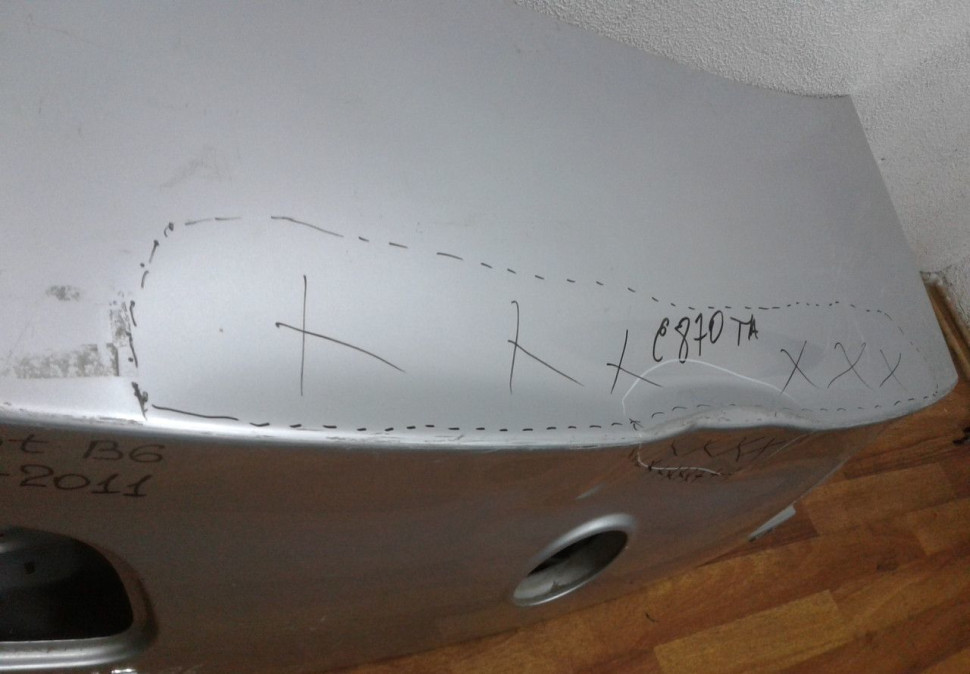 Крышка багажника Volskwagen Passat B6 (вмятина)