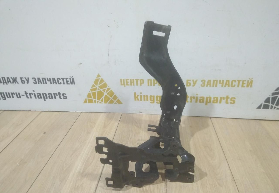 Кронштейн под фару левый бу BMW 7 G11 OEM 7375325