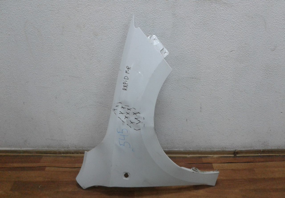 Крыло переднее правое Skoda Rapid oem 5J5821022 (вмятина)