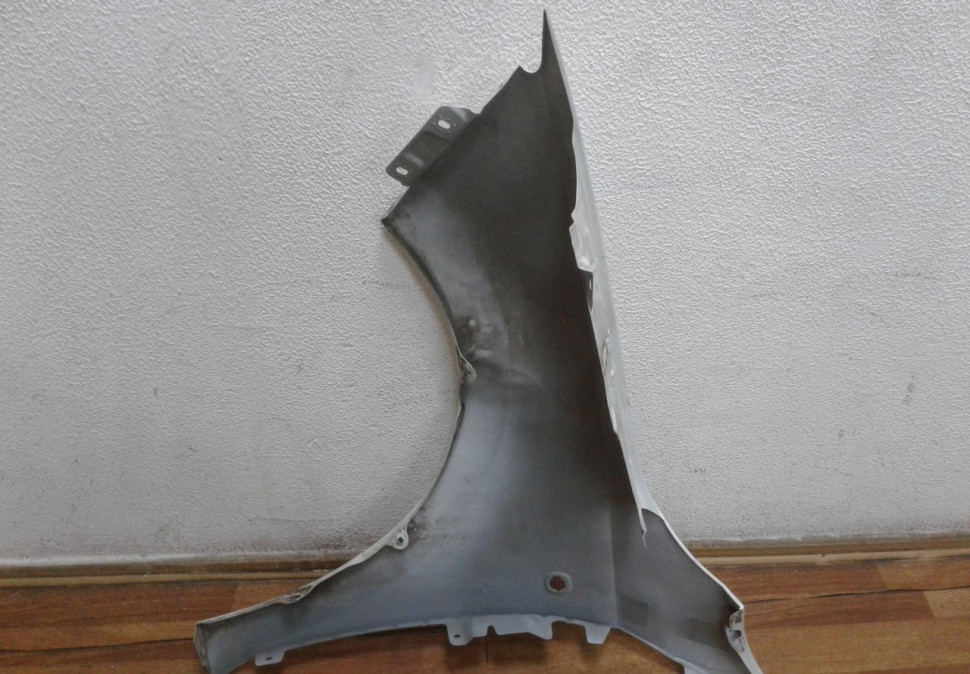 Крыло переднее правое Skoda Rapid oem 5J5821022 (вмятина) Крыло переднее правое Skoda Rapid oem 5J5821022 (вмятина)