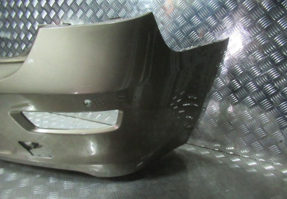 Бампер задний Chevrolet Cruze х/б oem 95494198 (вмятина) (скл-3) Бампер задний Chevrolet Cruze х/б oem 95494198 (вмятина) (скл-3)