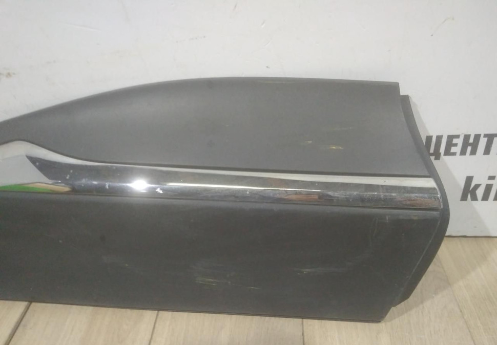 Молдинг двери задний правый бу Renault Kaptur OEM 828209822R Молдинг двери задний правый бу Renault Kaptur OEM 828209822R